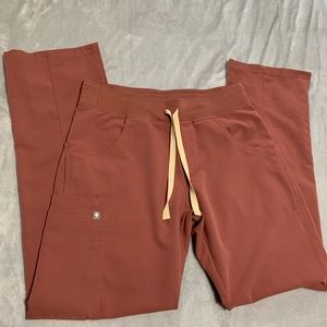 Figs Kade small scrub pants in mauve